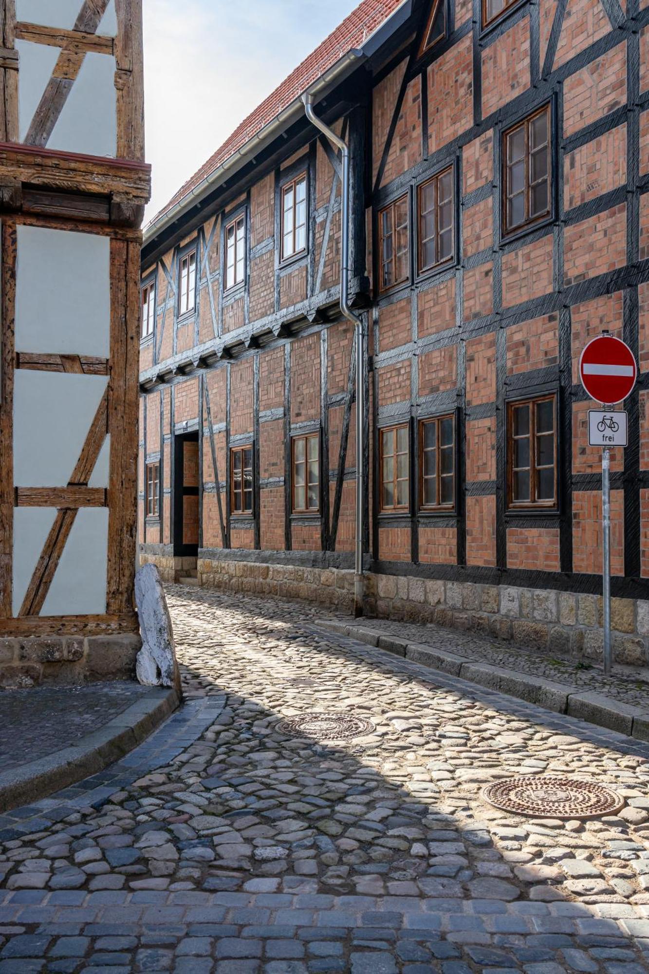 Ferienwohnungen Am Kornmarkt II เควดลินบวร์ก ภายนอก รูปภาพ